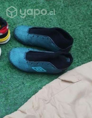 Zapato de fútbol Y zapatillas de baby fútbol