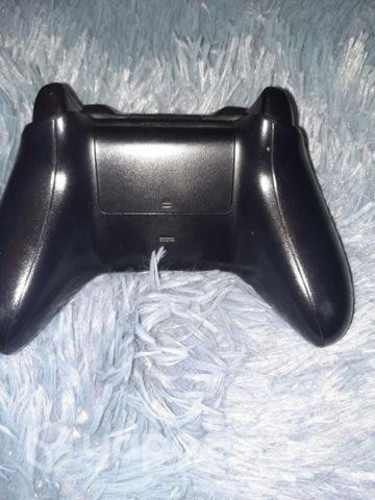 Mando Xbox One Original en perfecto estado.