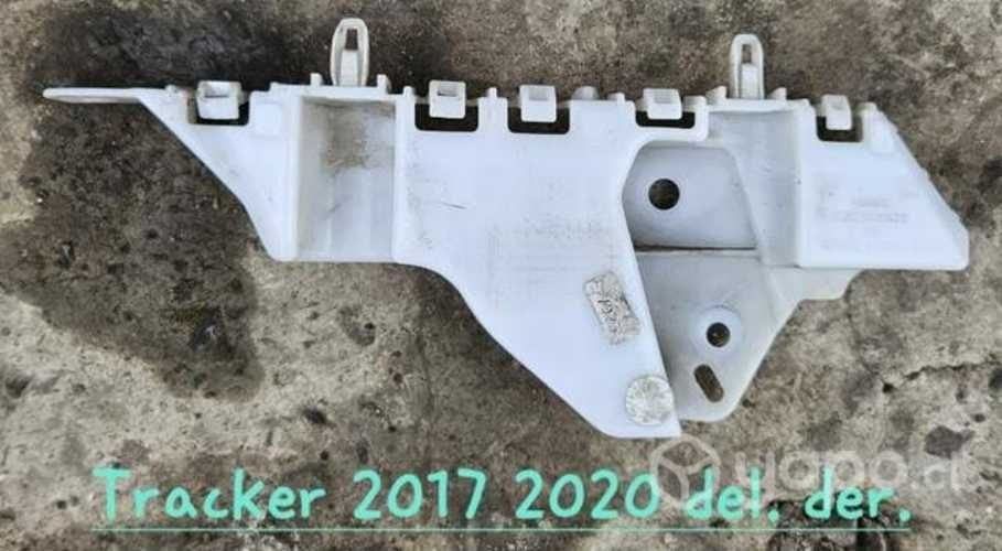 Mensula delantera izquierda y derecha Tracker 2017