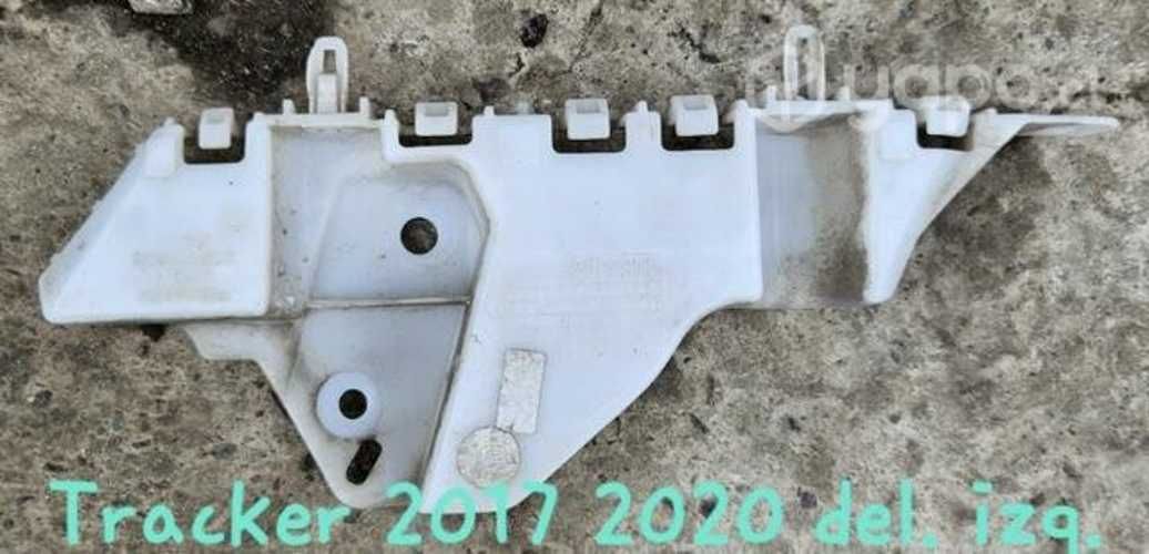 Mensula delantera izquierda y derecha Tracker 2017