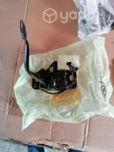 Chapa capot Chevrolet tracker