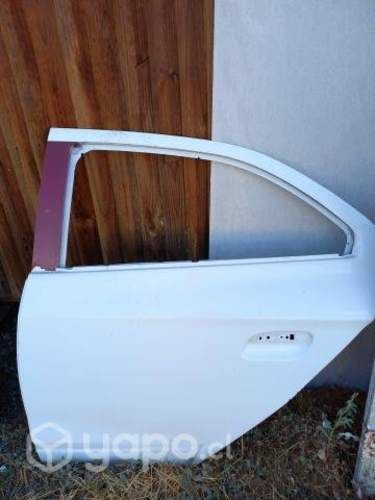 Puerta trasera izq chevrolet prisma