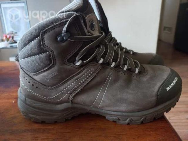 Zapatos Mammut casi nuevo (un solo uso)