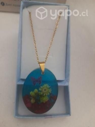 Lindos collares de piedras y vidrio