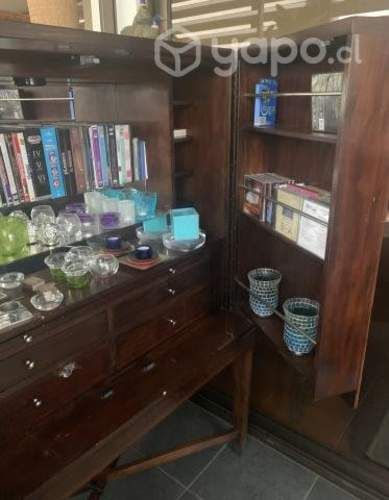 Mueble bar de madera con 2 puertas, repisas, 4 caj