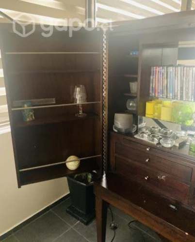 Mueble bar de madera con 2 puertas, repisas, 4 caj