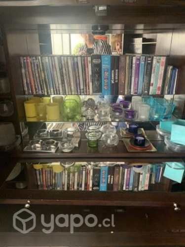 Mueble bar de madera con 2 puertas, repisas, 4 caj