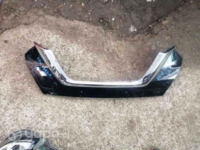 Bisel mascara nissan new versa 2021-2022 original