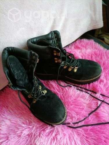 Botines número 37, 6 cm ALTO.