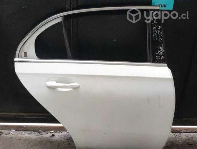 Puerta trasera derecha mercedes a200