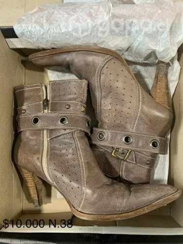 Botas y botines marca exótica