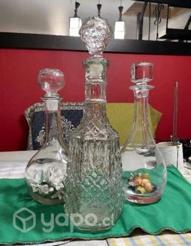 Botella licoreras antigua de vidrio grueso