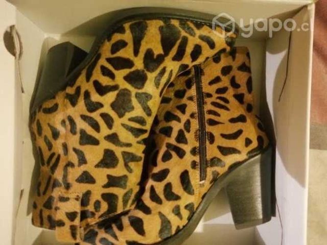 Botines marca Cmoran y a Polini