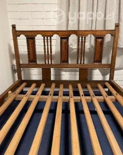 Cama antigua de eucalipto plaza y media