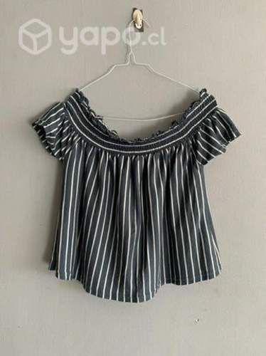 Polera, un básico en talla S.