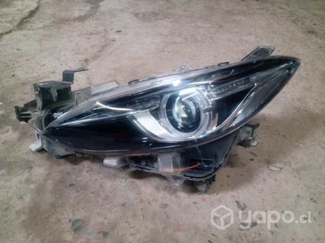 Mazda  optico izquierdo LED