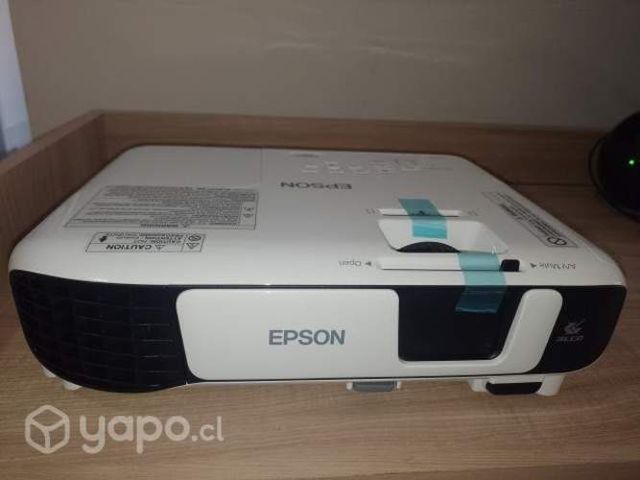 Proyector Epson Powerlite S41 + Telón Grande