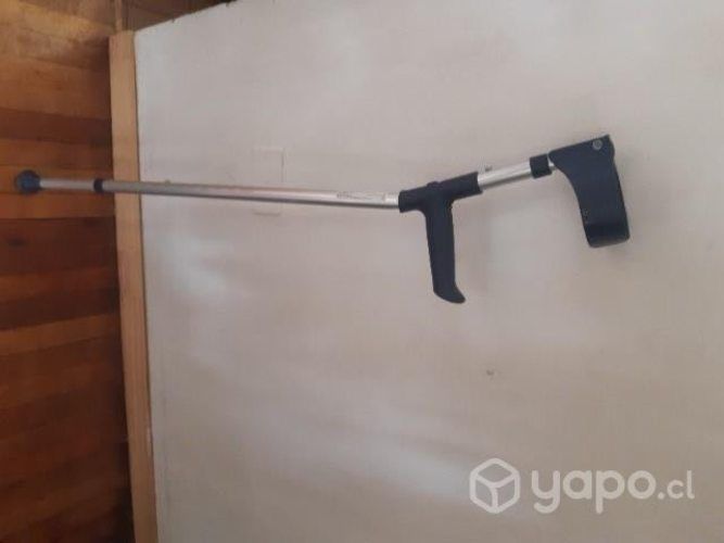 Bastón con tope de goma.