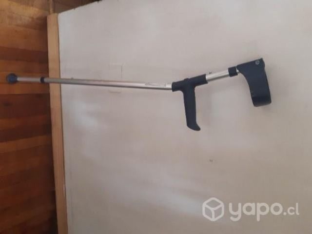 Bastón con tope de goma.