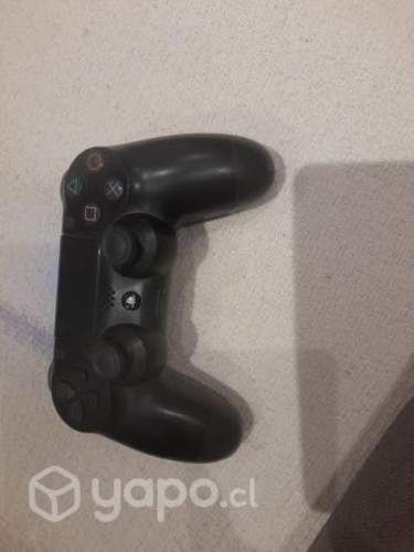 Play Station 4 , 1 T , con dos 2 joystick +2 juego