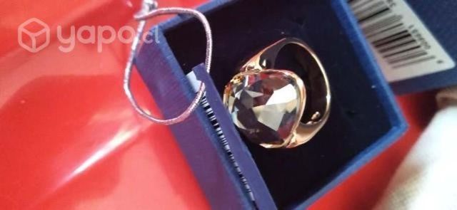 Hermoso anillo swarovski, original