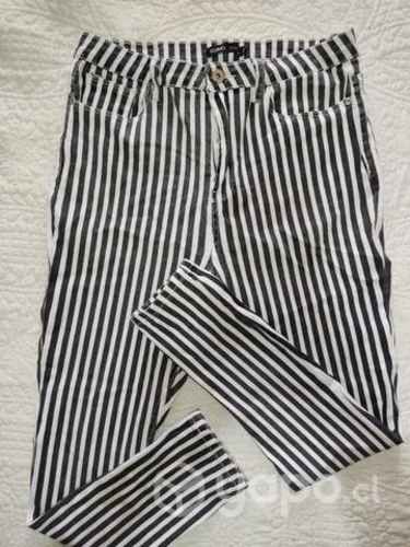 Jeans pitillo rayas blanco y negro