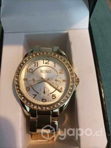 Reloj dorado xoxo