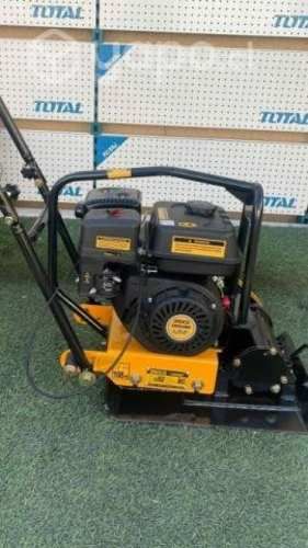 Placa compactadora marca INGCO 60 kg 6.5 hp