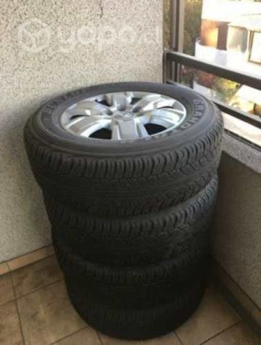 Juego de Neumáticos (4 neumáticos + llantas)