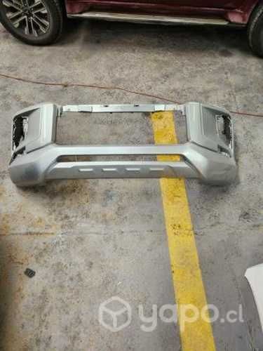 Parachoques delantero Mitsubishi L200