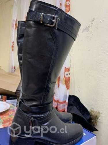 Botas marca MINGO. 36