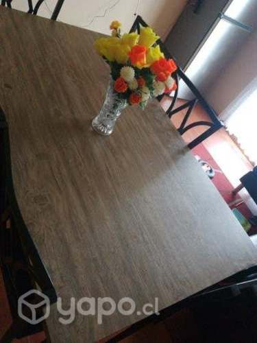 Mesa con sillas