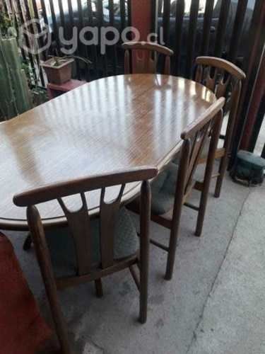 Comedor con seis sillas