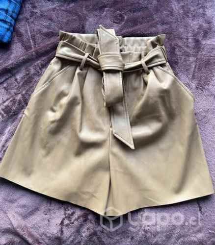 Short de cuero NUEVO marca ZARA talla S