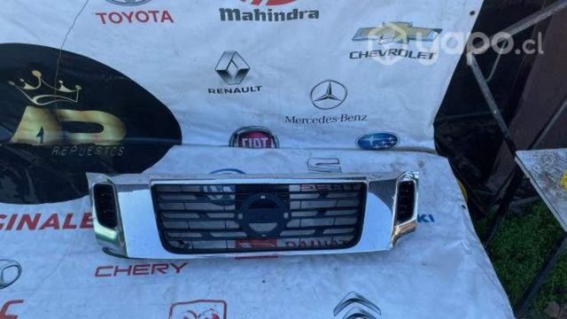 Mascara Nissan NP300 2015-2020 623104kh1a