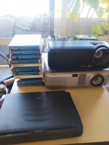 Lote electrónica Pc (proyectores, discos EzDrive,