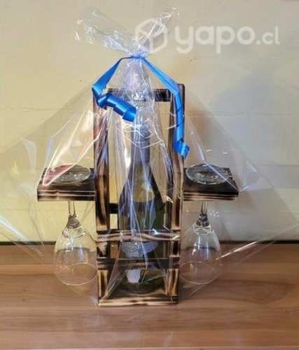 Porta vino en madera .artesanal