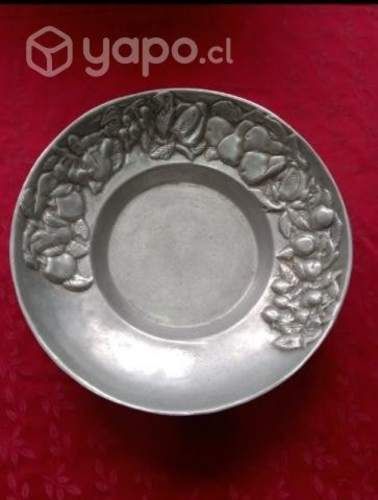 Antigua frutera de peltre