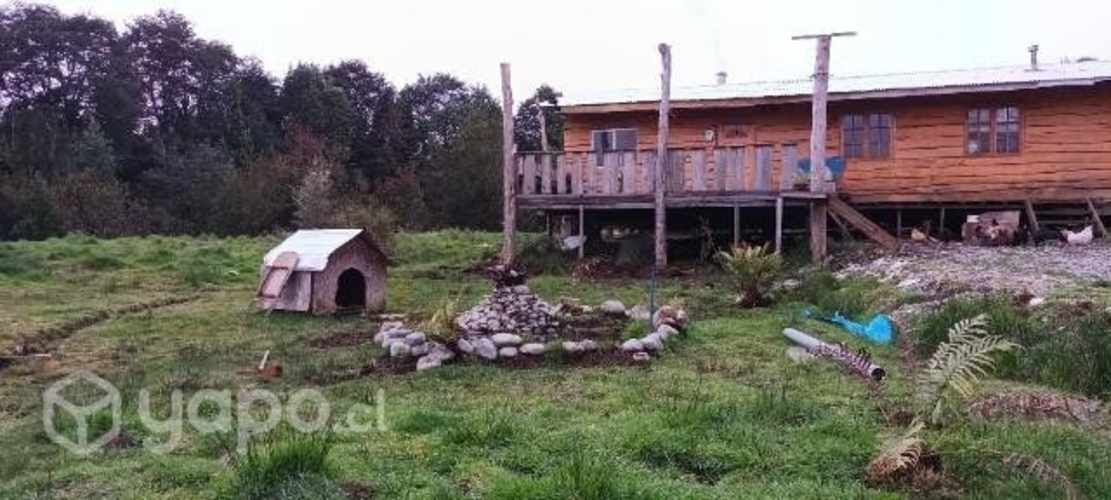 Parcela con 2 casa y rio