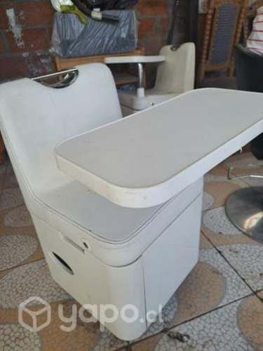 Silla y mesa para manicura