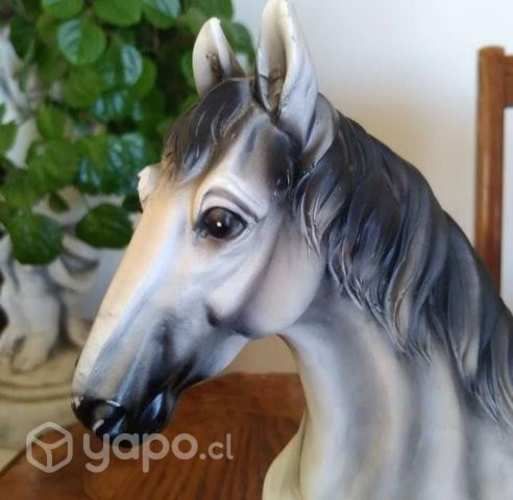Caballo escultura resina