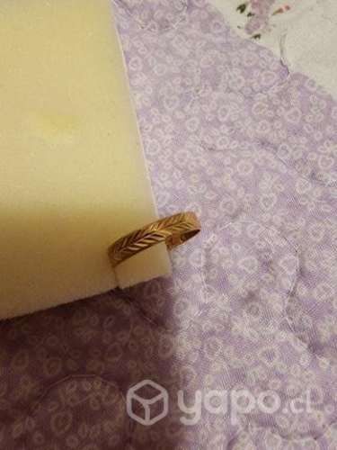 Anillo de oro