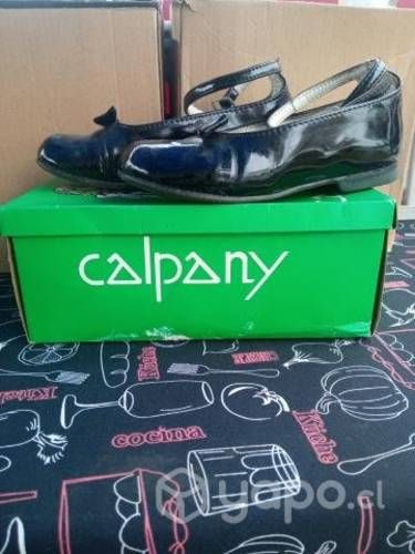 Zapatos y caja de cartón Calpany antigua