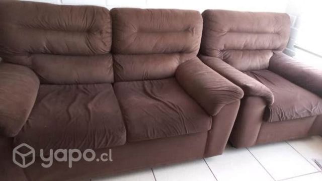 Living y mesa de vidrio en buen estado