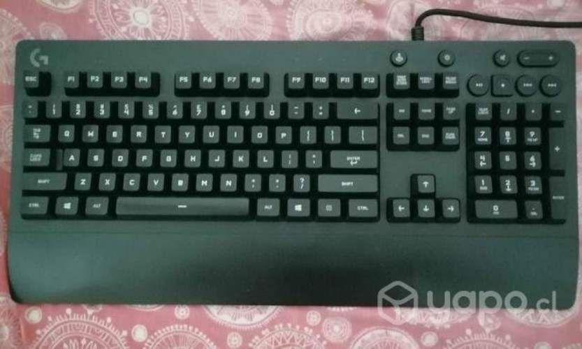 Teclado gamer logitech g213
