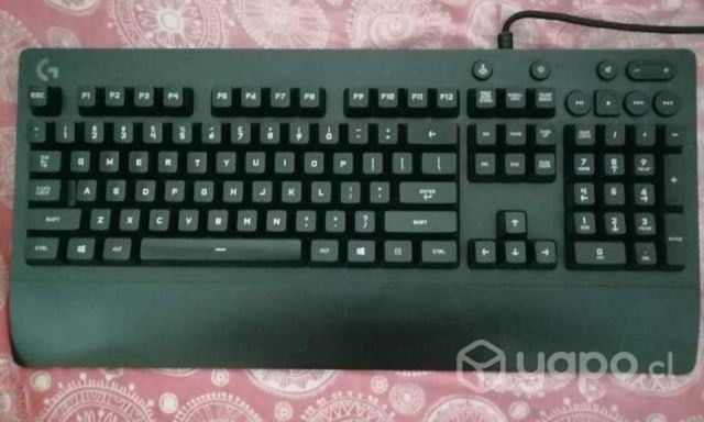 Teclado gamer logitech g213