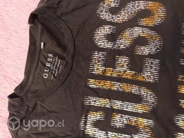 Polera Guess talla L (HOMBRE)