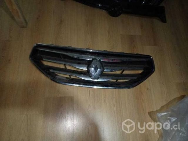 Renault koleos mascara con logo