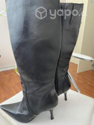 Botas negras marca Apology