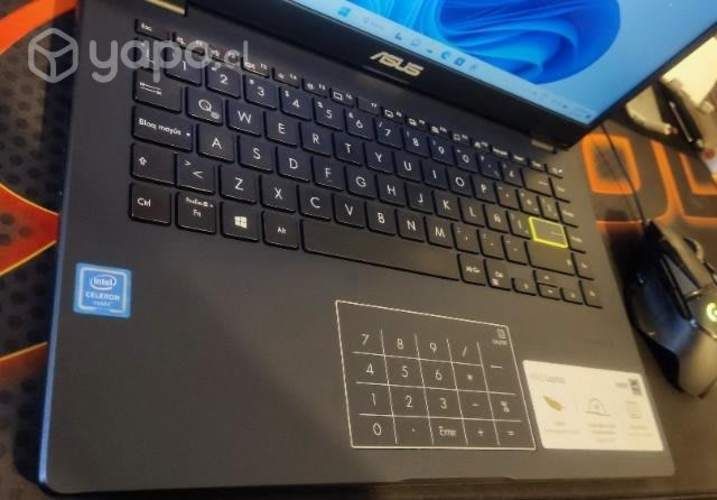 Notebook ASUS 2.8 GHz/4GB/SSD256GB+128GB